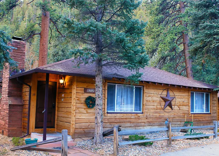 The Inn On Fall River & Fall River Cabins