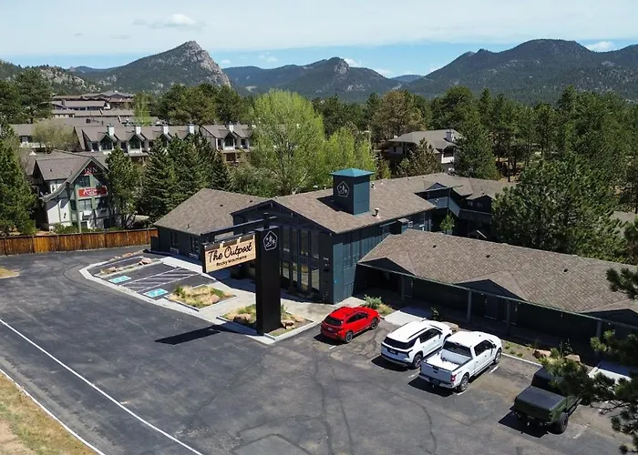 Trailhead Lodge